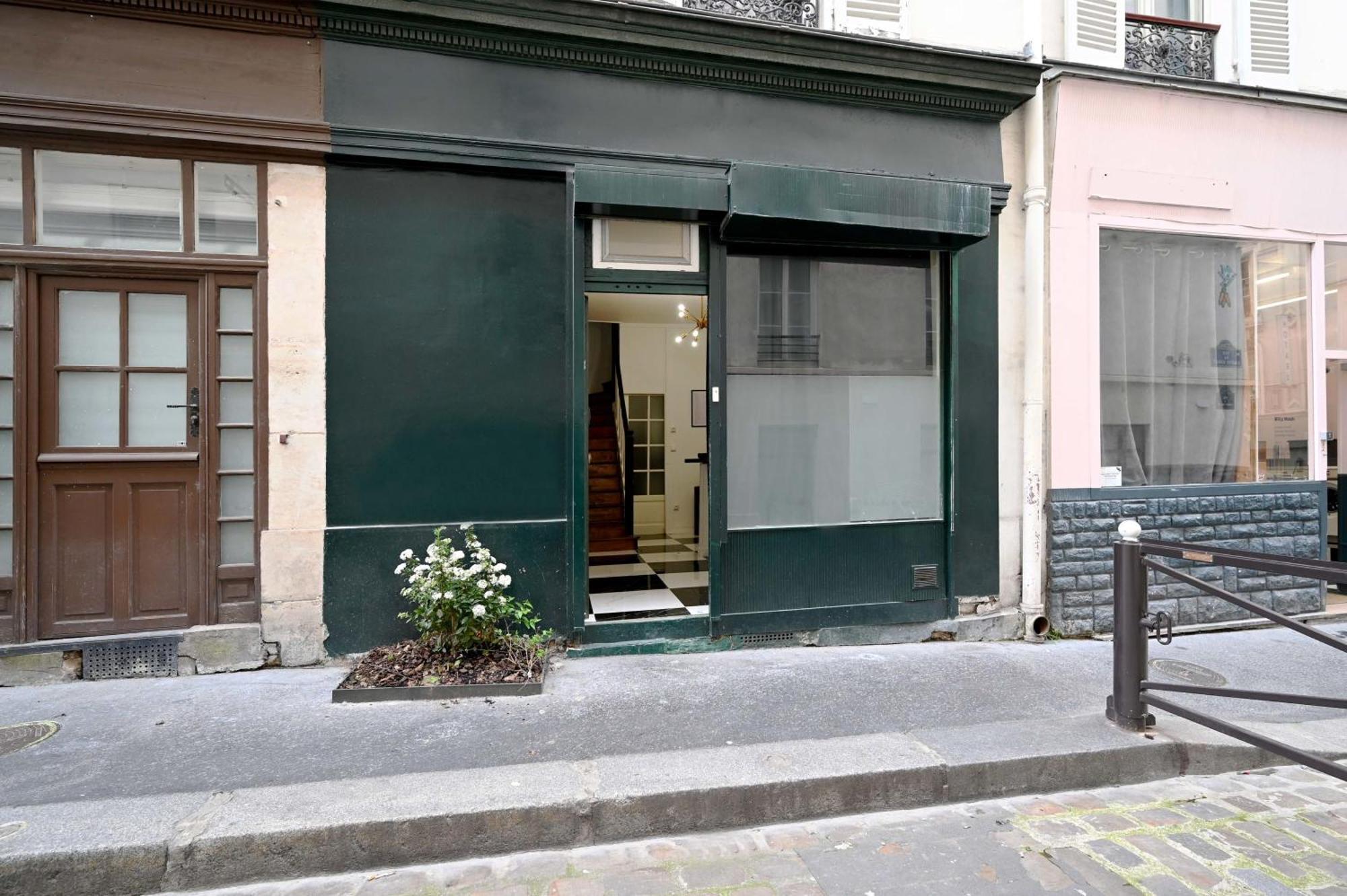 Fabulous Two Floor In 9th * Parijs