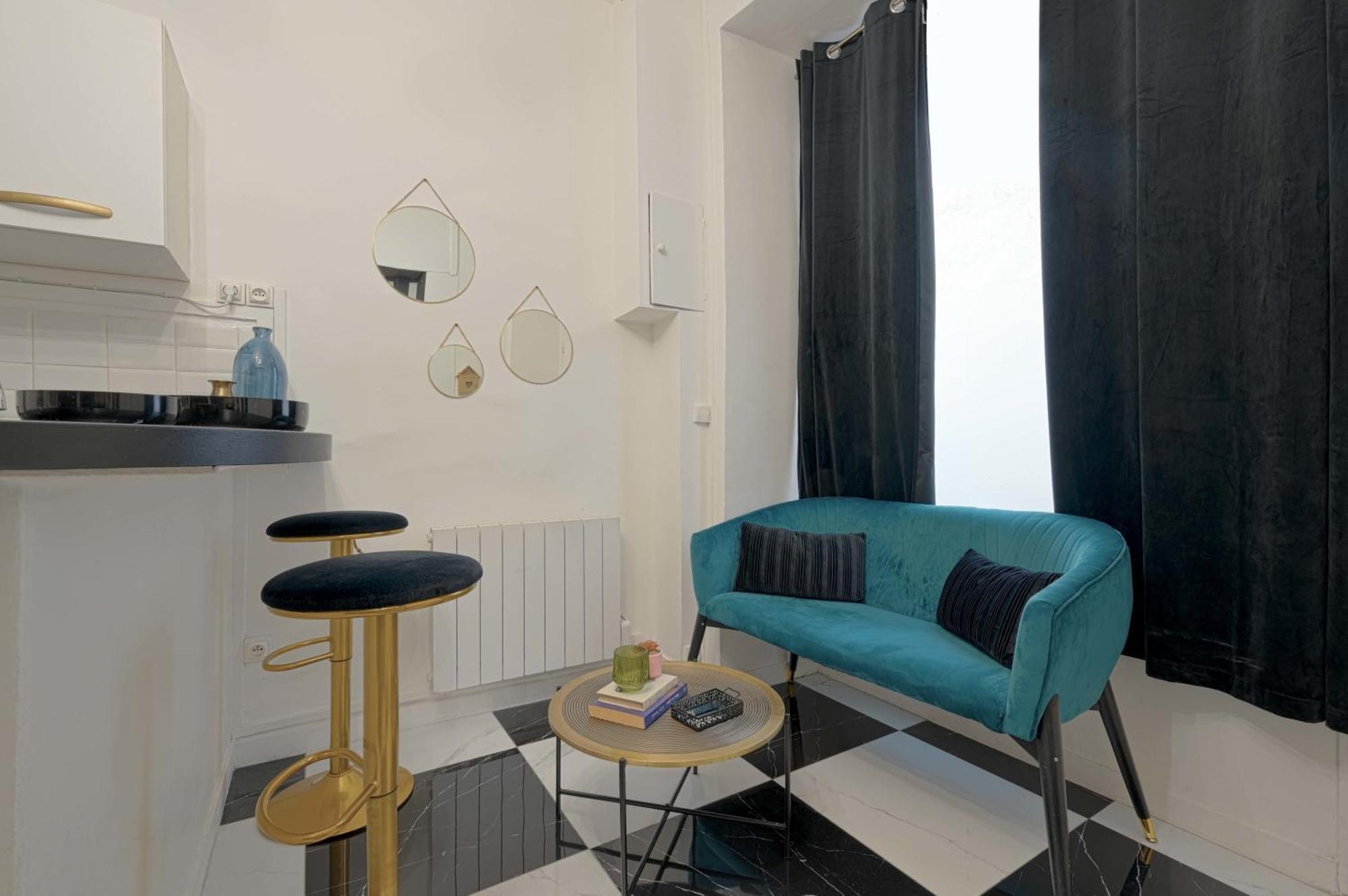 Fabulous Two Floor In 9th * Parijs